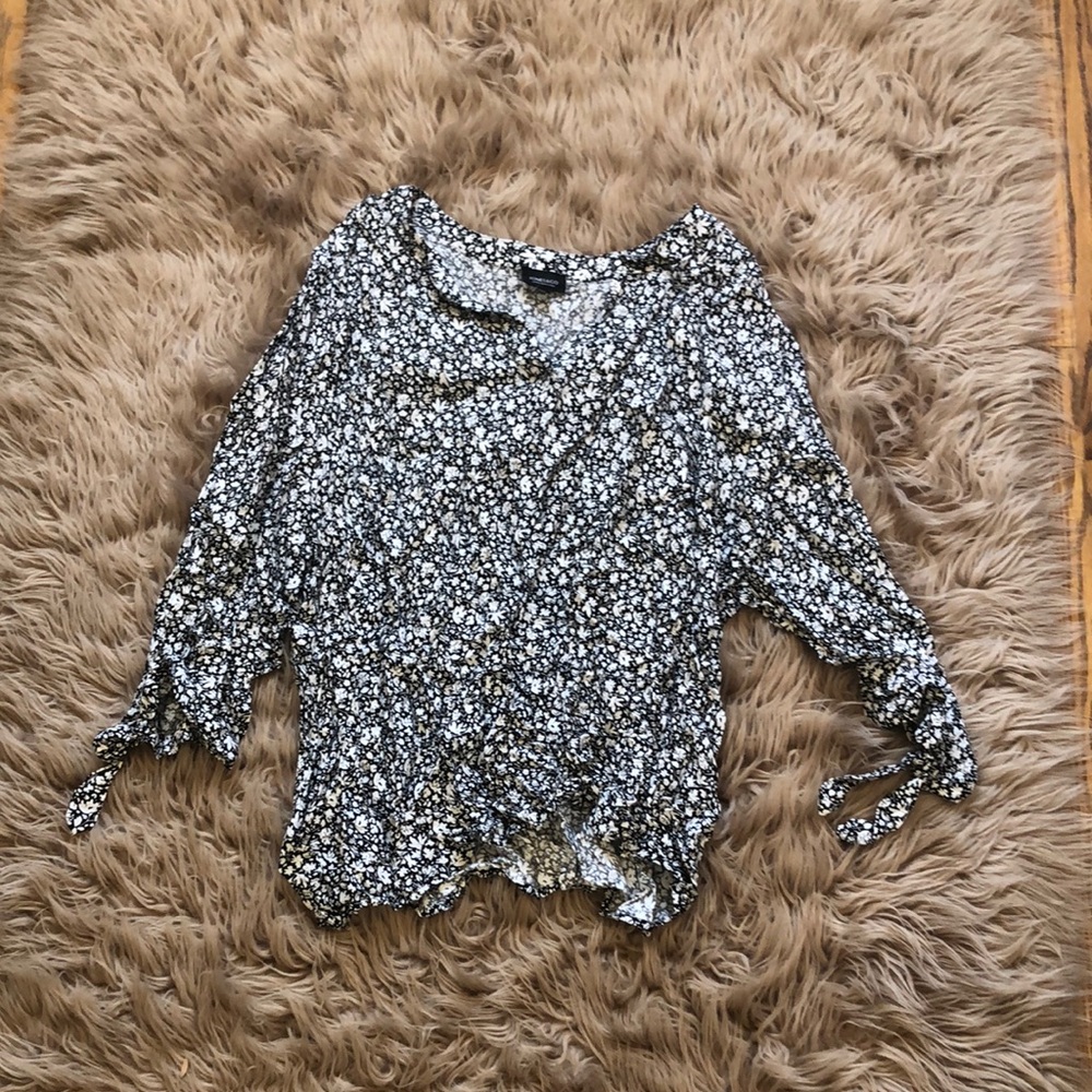 Jones New York Black and White Smocked Blouse with Peter Pan Collar